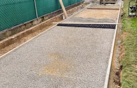 Rasengitter verlegen.